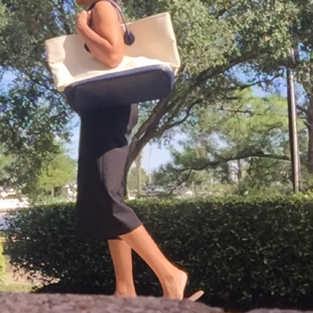 Sturdy vinyl tote
